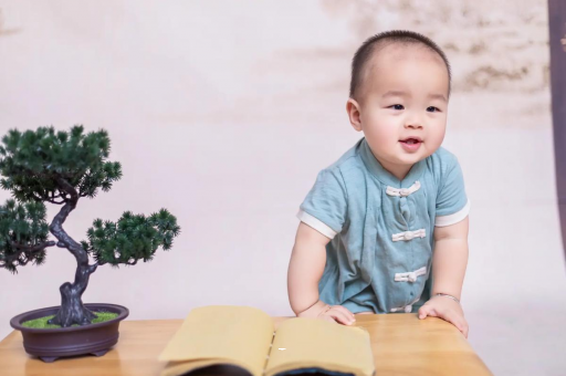 广州供卵代怀包生男孩宝宝尿尿浑浊